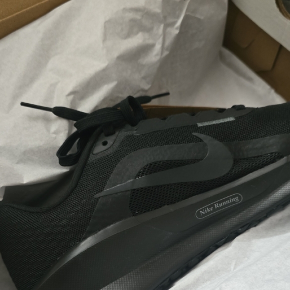 Nike Black Athletic Running Shoes - Picture 9 of 11